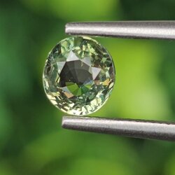 พลอย เขียวส่อง Green Sapphire 0.85 กะรัต (Cts.) ดิบ (Unheated) พลอยแท้ อัญมณีมงคลประจําวันเกิด เครื่องประดับพลอย