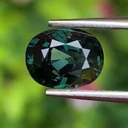 พลอย เขียวส่อง Green Sapphire 1.85 กะรัต (Cts.) เผาเก่า พลอยแท้ อัญมณีมงคลประจําวันเกิด เครื่องประดับพลอย