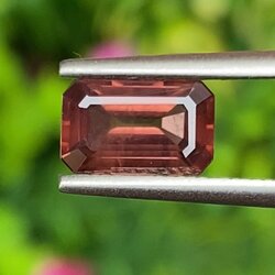 พลอย เพทาย Natural Zircon 1.69 กะรัต (Cts.) พลอยแท้ อัญมณีมงคลประจําวันเกิด เครื่องประดับพลอย