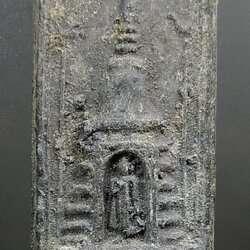 ผ204 พระผงใบลาน พิมพ์เจดีย์ ไม่ทราบที่ครับ