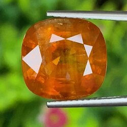 พลอย บุษราคัม yellow sapphire 10.49 กะรัต (Cts.) พร้อมใบเซอร์ พลอยแท้ อัญมณีมงคลประจําวันเกิด เครื่องประดับพลอย