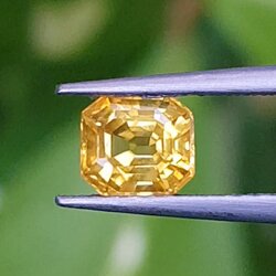 พลอย บุษราคัม Yellow Sapphire 0.90 กะรัต (Cts.) พลอยแท้ อัญมณีมงคลประจําวันเกิด เครื่องประดับพลอย