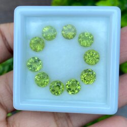 พลอย เพอริดอต Peridot 9.28 กะรัต (Cts.) 10 เม็ด (pcs.) พลอยแท้ อัญมณีมงคลประจําวันเกิด เครื่องประดับพลอย