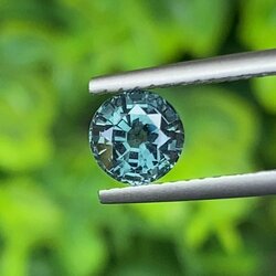 พลอย สปิเนล Spinel 0.85 กะรัต (Cts.) ดิบ Unheated พลอยแท้ อัญมณีมงคลประจําวันเกิด เครื่องประดับพลอย