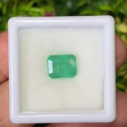พลอย มรกต Natural Emerald แซมเบีย 2.645 กะรัต (Cts.) พลอยแท้ อัญมณีมงคลประจําวันเกิด เครื่องประดับพลอย