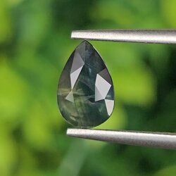 พลอย เขียวส่อง Green Sapphire 1.22 กะรัต (Cts.) ดิบ (Unheated) พลอยแท้ อัญมณีมงคลประจําวันเกิด เครื่องประดับพลอย