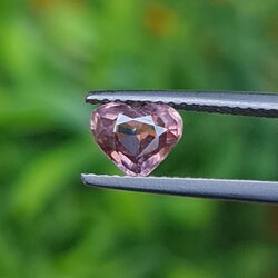 พลอย พัดพารัดชา Padparadscha Sapphire 1.04 กะรัต (Cts.) ดิบ (Unheated) พลอยแท้ อัญมณีมงคลประจําวันเกิด เครื่องประดับพลอย