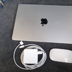 Apple Macbook Pro M3 14" 8GB/512GB เครื่องและสายชาตร์ สภาพใหม่มาก