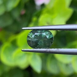 พลอย เขียวส่อง Green Sapphire 1.21 กะรัต (Cts.) พลอยแท้ อัญมณีมงคลประจําวันเกิด เครื่องประดับพลอย