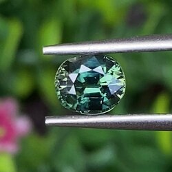 พลอย เขียวส่อง Green Sapphire 1.12 กะรัต (Cts.) เผาเก่า VVS พลอยแท้ อัญมณีมงคลประจําวันเกิด เครื่องประดับพลอย