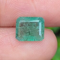 พลอย มรกต Natural Emerald แซมเบีย 1.75 กะรัต (Cts.) พลอยแท้ อัญมณีมงคลประจําวันเกิด เครื่องประดับพลอย