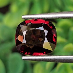 พลอย สปิเนล (Spinel) 1.78 กะรัต (Cts.) ดิบ (Unheated) พลอยแท้ อัญมณีมงคลประจําวันเกิด เครื่องประดับพลอย