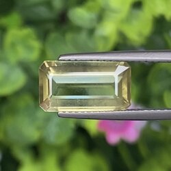 พลอย บุษราคัม yellow sapphire 3.67 กะรัต (Cts.) ดิบ (Unheated) พร้อมใบเซอร์ พลอยแท้ อัญมณีมงคลประจําวันเกิด เครื่องประดับพลอย