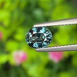 พลอย เขียวส่อง (Green Sapphire) 1.34 กะรัต (Cts.) ดิบ พลอยแท้ อัญมณีมงคลประจําวันเกิด เครื่องประดับพลอย