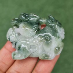หยก พม่า แท้ Jade จี้หยก (jadeite) แกะสลักปี่เซียะ 168.23 กะรัต (Cts.) ดิบ ไม่ผ่านการปรับปรุง (Type A) พม่า (Myanmar)