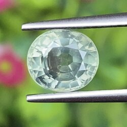 พลอย เขียวส่อง Green Sapphire 2.15 กะรัต (Cts.) ดิบ Unheated พร้อมใบเซอร์ พลอยแท้ อัญมณีมงคลประจําวันเกิด เครื่องประดับพลอย