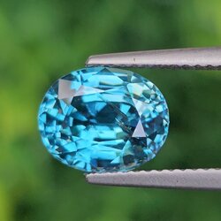 พลอย เพทาย (Zircon) 4.65 กะรัต (Cts.) พลอยแท้ อัญมณีมงคลประจําวันเกิด เครื่องประดับพลอย