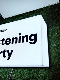 ป้ายกล่องไปอะคริลิคแสงรอบตัว ป้าย Spotity ป้ายกล่องไฟเพลง กล่องไฟดีเจ