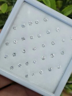 พลอย เพทาย Natural Zircon 3.05 กะรัต (Cts.) 33 เม็ด (Pcs.) พลอยแท้ อัญมณีมงคลประจําวันเกิด เครื่องประดับพลอย