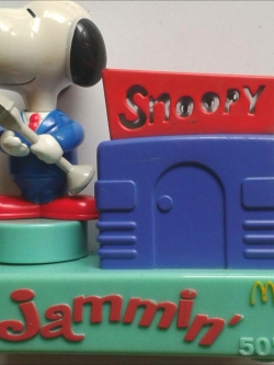 ของสะสมจากแมคโดนัลด์ " สนู๊ปปี้ Snoopy" ชุด 50 ปีแมคโดนัลด์