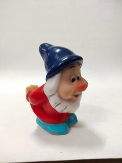 ตุ๊กตายางบีบ "สลีปปี้" (เบอร์3) เสื้อแดง 1 ในคนแคระทั้ง7 จากเรื่อง สโนไวท์ ขนาดตามรูป มือสอง มีรอยบ้างเก่าเก็บตามสภาพ