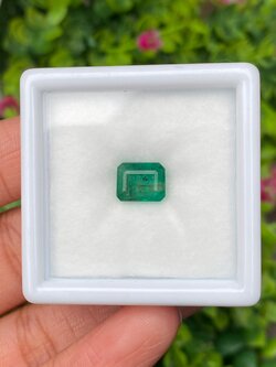 พลอย มรกต Natural Emerald แซมเบีย 2.40 กะรัต (Cts.) พลอยแท้ อัญมณีมงคลประจําวันเกิด เครื่องประดับพลอย
