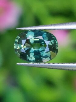 พลอย เขียวส่อง Green Sapphire 1.11 กะรัต (Cts.) พลอยแท้ อัญมณีมงคลประจําวันเกิด เครื่องประดับพลอย