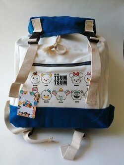 กระเป๋าเป้ผ้าแคนวาสขาว แต่งก้นและฝาสีฟ้า พิมพ์ลาย ดิสนีย์ซูมๆ Tsum Tsum ผูกเชือก พร้อมซิปหน้า และ หลัง **ของแท้ ใหม่ มีจุดสีบนผ้าแคนวาสจากโรงงาน ตามภาพ ของแท้ มีป้าย ขนาด กว้าง 28 สูง 38 ลึก 15 ซม