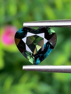 พลอย แซฟไฟร์ 3 สี Tricolor Sapphire 2.07 กะรัต (Cts.) ดิบ Unheated พร้อมใบเซอร์ พลอยแท้ อัญมณีมงคลประจําวันเกิด เครื่องประดับพลอย