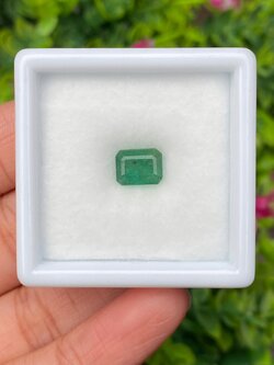 พลอย มรกต Natural Emerald แซมเบีย 2.10 กะรัต (Cts.) พลอยแท้ อัญมณีมงคลประจําวันเกิด เครื่องประดับพลอย