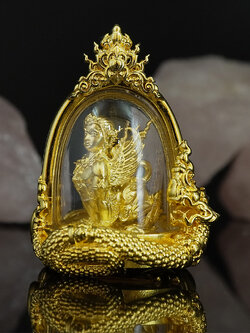 พญาปุริสาทพร้อมเลี่ยมกรอบนาคราช รหัส 3.3 เนื้อบรอนซ์ชุบทอง เลี่ยมเข้ากรอบเนื้อบรอนซ์ชุบทองไมครอน