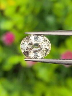 พลอย บุษราคัม (Yellow Sapphire) 1.85 กะรัต (Cts.) ดิบ (Unheated) พร้อมใบเซอร์ พลอยแท้ อัญมณีมงคลประจําวันเกิด เครื่องประดับพลอย