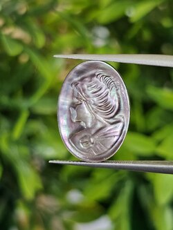 เปลือกหอยมุก แกะสลัก Pearl Shell Carved 4.50 กะรัต (Cts.) พลอยแท้ อัญมณีมงคลประจําวันเกิด เครื่องประดับพลอย