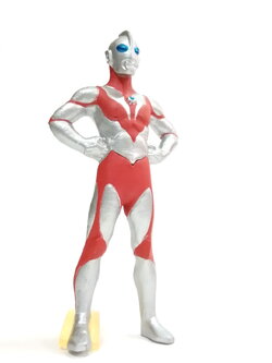 ของสะสม กาชาปอง ชุดยืนฐาน อุลตร้าแมน เพาเวอร์ด ขนาดสูงราว 3.5 นิ้ว *** ไม่มีฐานให้ แถมก้อนน้ำแข็งเล็กให้แทน สภาพดี