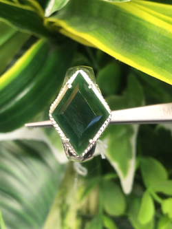 หยก พม่า แท้ Jade แหวนหยก (Jadeite ring) ดิบ (Size) 57 ไม่ผ่านการปรับปรุง (Type A) พม่า (Myanmar)