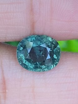 พลอย เขียวส่อง (Bluish Green Sapphire) 4.01 กะรัต (Cts.) ดิบ (Unheated) พร้อมใบเซอร์ พลอยแท้ อัญมณีมงคลประจําวันเกิด เครื่องประดับพลอย