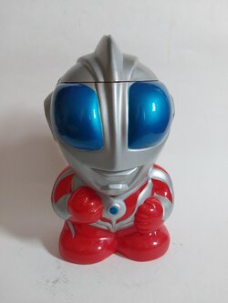 ของสะสมเก่า **มีรอยสีเปื้อนด้านหลังบางจุด โปรดตรวจสอบทุกภาพ กระปุกออมสิน/ที่ใส่น้ำ Apextอุลตร้าแมนอีลิท งานคนไทยบ.ธีร์โฮลดิ้ง งานเก่าหายากมาก อุลตร้าแมนอีลิทออกแบบและสร้างโดยคนไทย ภายใต้ลิขสิทธิ์ของ ไชโยภาพยนตร์ Chaiyo, Piggy Bank, Bucket Ultraman Elite,