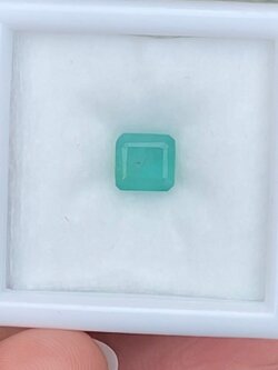 พลอย มรกต Natural Emerald แซมเบีย 0.93 กะรัต (Cts.) พลอยแท้ อัญมณีมงคลประจําวันเกิด เครื่องประดับพลอย
