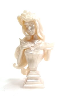 กาชาปอง รูปปั้น bust ครึ่งตัว เจ้าหญิงดีสนีย์ สีมุก เจ้าหญิงออโรร่า (เจ้าหญิงนิทรา) สภาพดี ของมีใบปิดตามภาพ