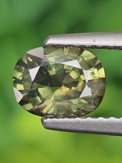 พลอย เขียวส่อง Green Sapphire 1.22 กะรัต (Cts.) ดิบ พลอยแท้ อัญมณีมงคลประจําวันเกิด เครื่องประดับพลอย