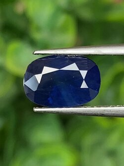 พลอย ไพลิน Blue Sapphire 2.221 กะรัต (Cts.) พร้อมใบเซอร์ พลอยแท้ อัญมณีมงคลประจําวันเกิด เครื่องประดับพลอย