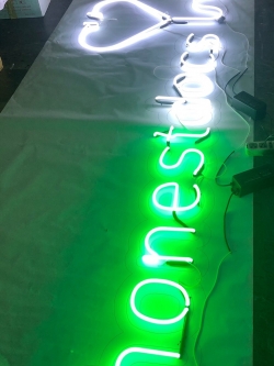 ป้ายไฟนีออนดัด Honestdocs