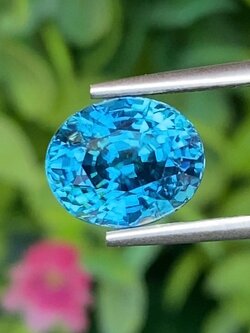 พลอย เพทาย (Zircon) 3.79 กะรัต (Cts.) พลอยแท้ อัญมณีมงคลประจําวันเกิด เครื่องประดับพลอย