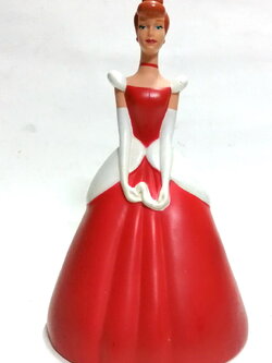 ของสะสมงานเก่า ตุ๊กตากระปุกออมสิน ซินเดอเรลลา Cinderella Red Dress รุ่นกระโปรงแดง ตัวใหญ่มาก สูง 25 ซม. กว้าง 18 ซม.เนื้อซอฟไวนิล ยังไม่เสื่อมสภาพ สภาพดี*** ขาดจุกปิดก้นกระปุกออมสิน ,มีตำหนิเล็กน้อย ตามภาพ สภาพเก็บสะสม ของเก่า