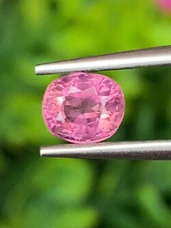 พลอย พัดพารัดชา Padparadscha Sapphire 1.18 กะรัต (Cts.) ดิบ Unheated พร้อมใบเซอร์ พลอยแท้ อัญมณีมงคลประจําวันเกิด เครื่องประดับพลอย