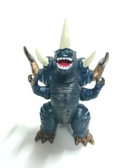 ขนาด3นิ้ว กาชาปอง โกลเด้นปอสเป้ ศัตรูของอุลตร้าแมนซีเอิร์ธ ค่อนข้างหายากไม่พบบ่อย มือสองสภาพดีมีรอยบ้าง