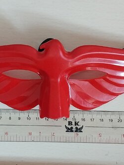 **สายรัดยืดแล้ว, หน้ากากพลาสติก ขนาดตามรูป หน้ากากอินทรีแดง ภาค อนันดา พรีเมี่ยมจากโรงภาพยนตร์ ของเก่า ค่อนข้างหายากแล้ว สภาพดี