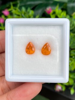 พลอย สเปสซาร์ไทต์ Spessartite Garnet 2 เม็ด (Pcs.) 3.78 กะรัต Cts.พลอยแท้ อัญมณีมงคลประจําวันเกิด เครื่องประดับพลอย