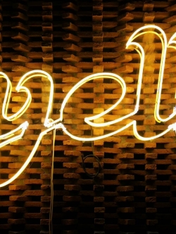 ป้ายไฟนีออนดัด #Yell