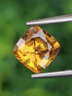 พลอย บุษราคัม Yellow Sapphire 2.25 กะรัต (Cts.) พลอยแท้ อัญมณีมงคลประจําวันเกิด เครื่องประดับพลอย